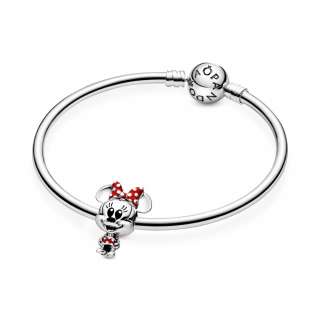 Talisman cu Minnie Mouse de la Disney cu rochiță și fundă cu buline 